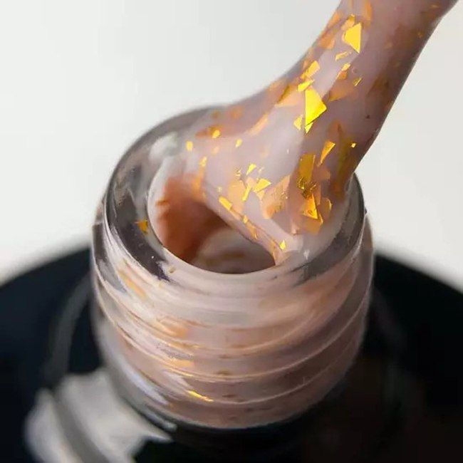 Camouflage Base Saga Professional Leaf Base No. 5 Cappuccino with Gold Melt 8 ml